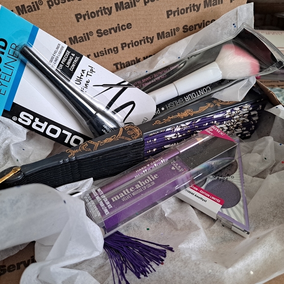 Makeup-mystery beauty box. - Picture 6 of 12
